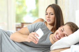 Como controlar os ciúmes: 8 formas de saber se ele está traindo ou não