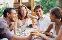 5 PASSOS PARA CONQUISTAR OS AMIGOS DO TEU NAMORADO