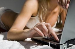 VOCÊ O CONHECEU POR MEIO DAS REDES SOCIAIS? FICA ESPERTA…